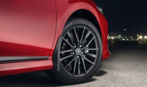 Уникальные 18-дюймовые колесные диски дизайна GR Sport