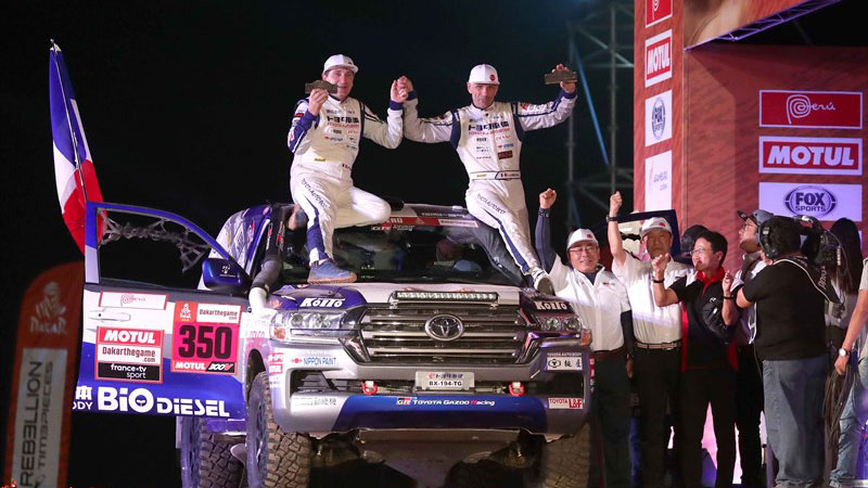 Toyota празднует исторический триумф в Дакаре